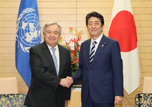 Photograph of the Prime Minister shaking hands with the UN Secretary-General
