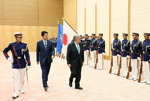 Photograph of the salute and the guard of honor ceremony (1)