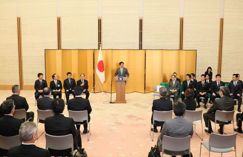 Photograph of the Prime Minister delivering an address (2)