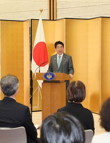 Photograph of the Prime Minister delivering an address (3)