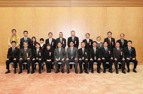 Photograph of the commemorative photograph session