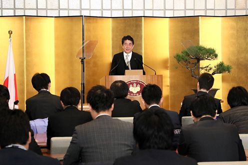 Photograph of the Prime Minister holding the press occasion (2)
