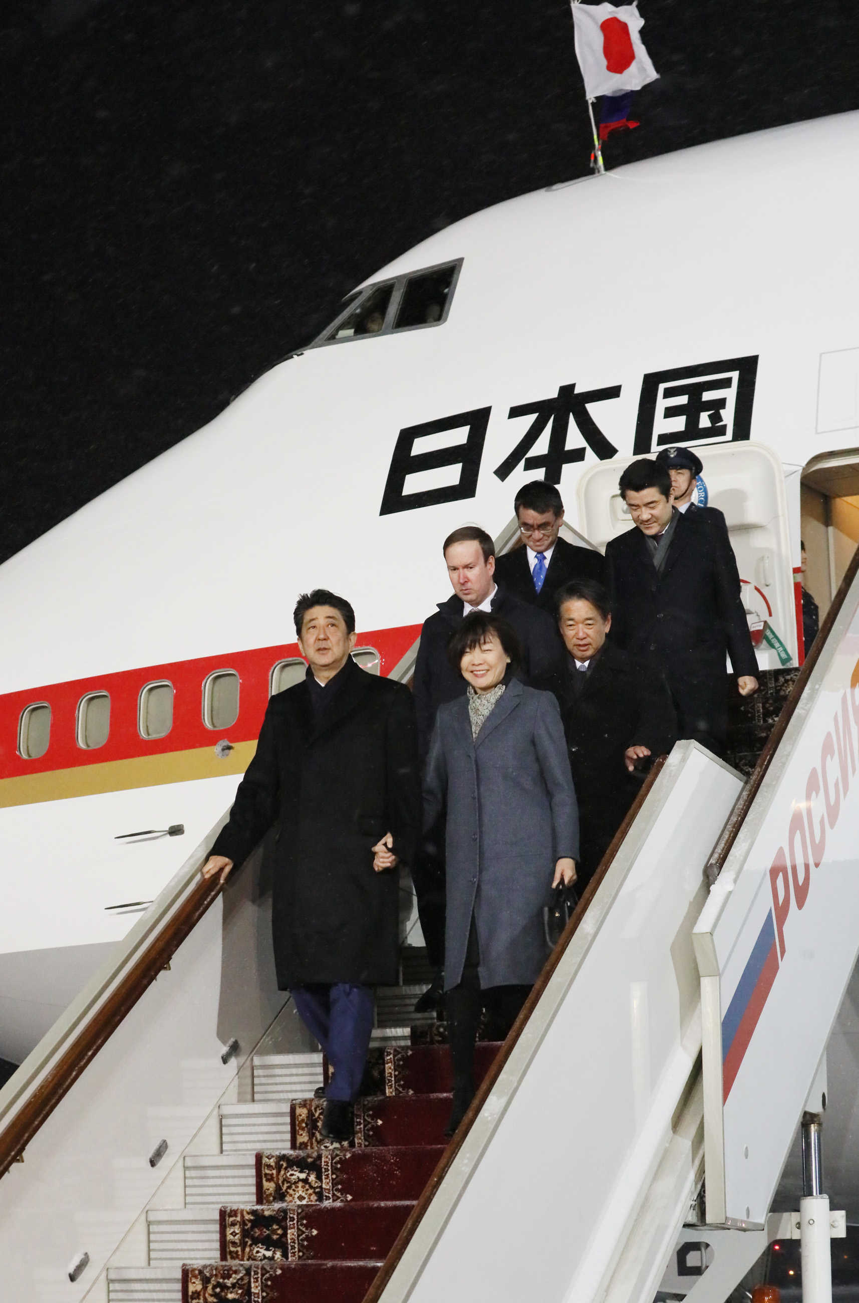 Photograph of the Prime Minister arriving in Moscow