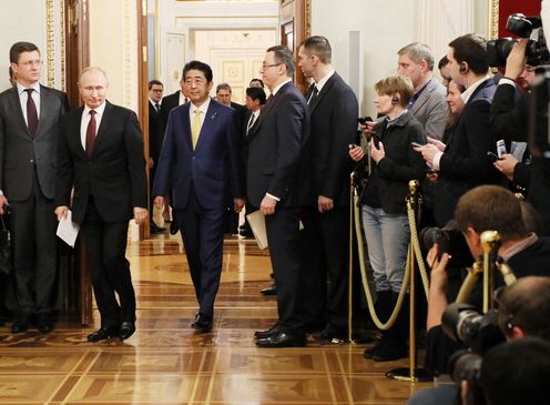 Photograph of the two leaders about to attend the joint press announcement