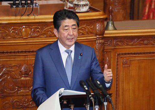 Photograph of the Prime Minister delivering a policy speech during the plenary session of the House of Councillors (1)