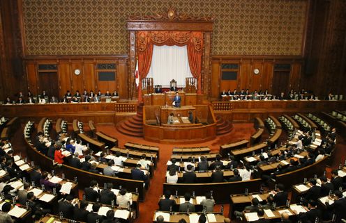 Photograph of the Prime Minister delivering a policy speech during the plenary session of the House of Councillors (4)