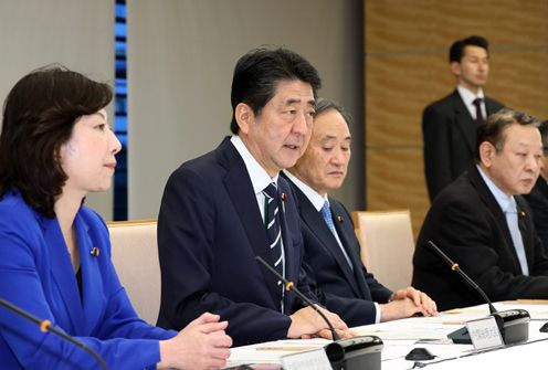 Photograph of the Prime Minister delivering an address (1)