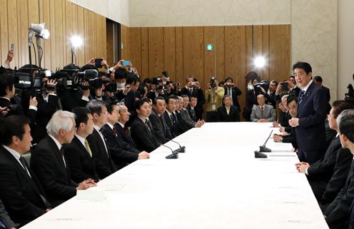 Photograph of the Prime Minister delivering an address (2)