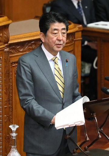 Photograph of the Prime Minister answering questions at the plenary session of the House of Councillors (1)