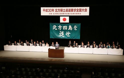 Photograph of the Prime Minister delivering an address (2)