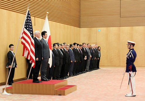 Photograph of the salute and the guard of honor ceremony (1)