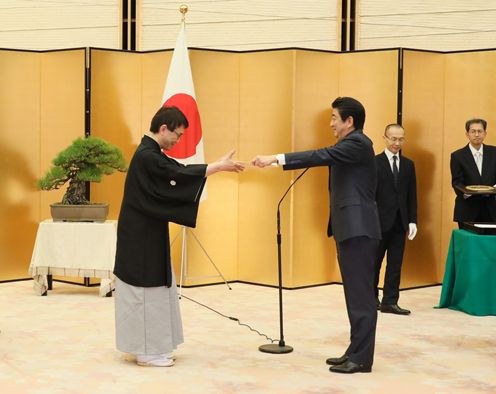 Photograph of the Prime Minister attending the award ceremony (2)