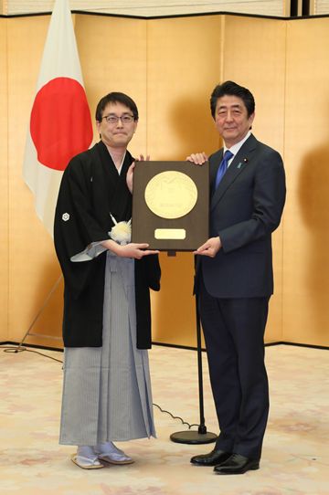 Photograph of the Prime Minister attending the award ceremony (3)