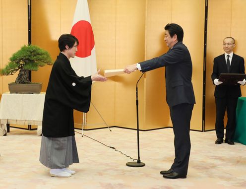 Photograph of the Prime Minister attending the award ceremony (5)