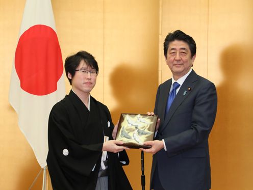 Photograph of the Prime Minister attending the award ceremony (7)