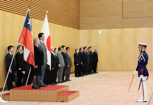 Photograph of the salute and the guard of honor ceremony (1)