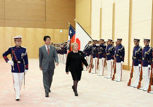 Photograph of the salute and the guard of honor ceremony (2)