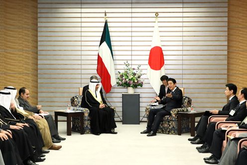 Photograph of the Prime Minister receiving the courtesy call (2)