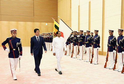 Photograph of the salute and the guard of honor ceremony (1)