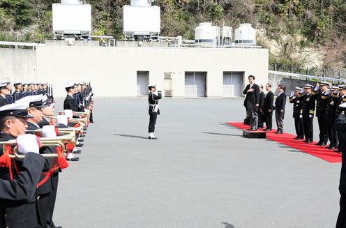 Photograph of the salute and the guard of honor ceremony (2)