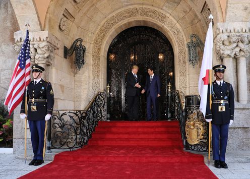 Photograph of the Prime Minister being welcomed by the President of the United States