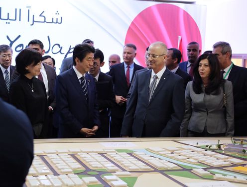 Photograph of the Prime Minister visiting the Jericho Agro-Industrial Park (JAIP)