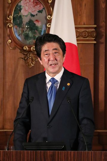 Photograph of the Japan-China-ROK joint press announcement