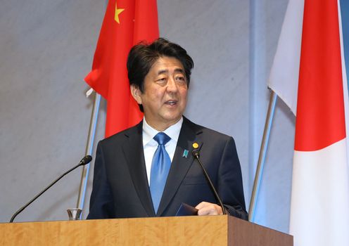 Photograph of the Prime Minister delivering a speech at the Japan-China-ROK Business Summit