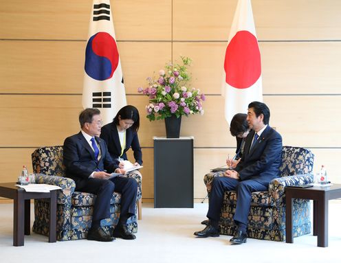 Photograph of the Japan-ROK Summit Meeting