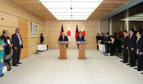 Photograph of the joint press announcement