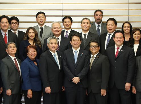 Photograph of the Prime Minister attending a commemorative photograph session