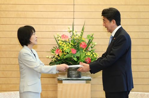 Photograph of the Prime Minister receiving the courtesy call