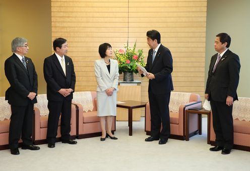 Photograph of the Prime Minister receiving the courtesy call