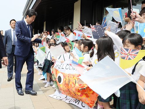 Photograph of the Prime Minister being welcomed