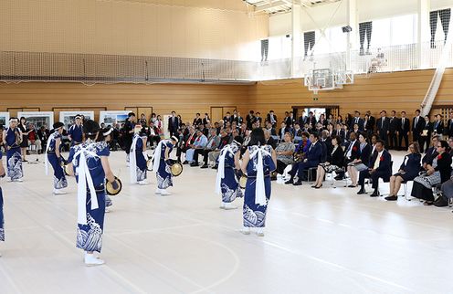 Photograph of the Prime Minister attending a memorial service