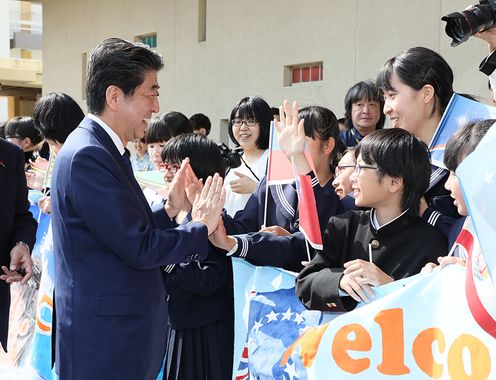 Photograph of the Prime Minister being welcomed