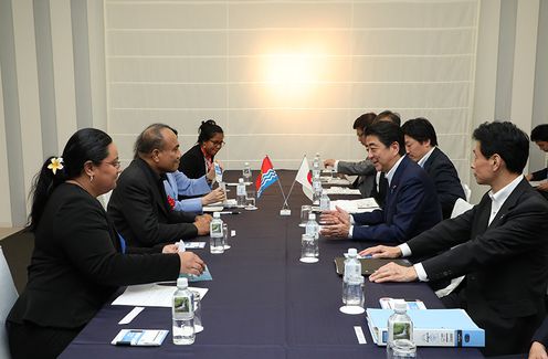 Photograph of the Japan-Kiribati Summit Meeting