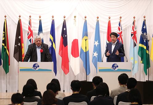 Photograph of the joint press announcement