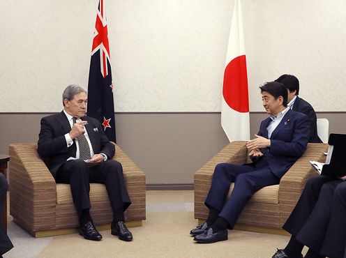 Photograph of the Prime Minister receiving a courtesy call from the Deputy Prime Minister and Minister of Foreign Affairs of New Zealand