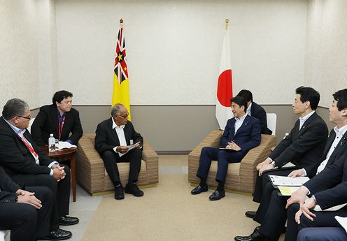 Photograph of the Prime Minister receiving a courtesy call from the Acting Premier and Minister of Infrastructure of Niue