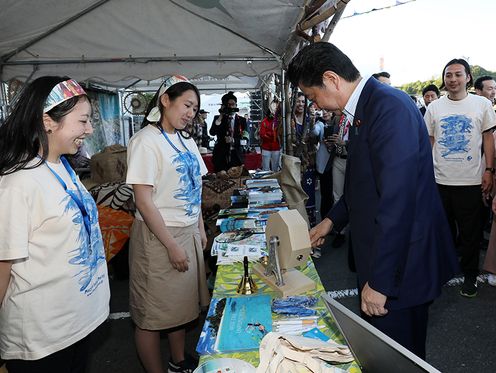 Photograph of the Prime Minister visiting the Pacific Island Party