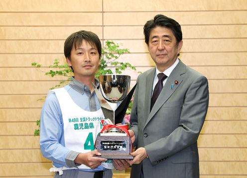 Photograph of the Prime Minister presenting a trophy