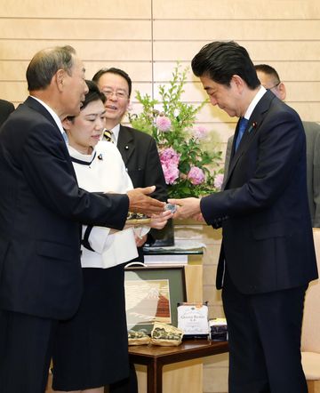 Photograph of the Prime Minister receiving the courtesy call