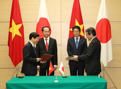 Photograph of the leaders attending the signing ceremony