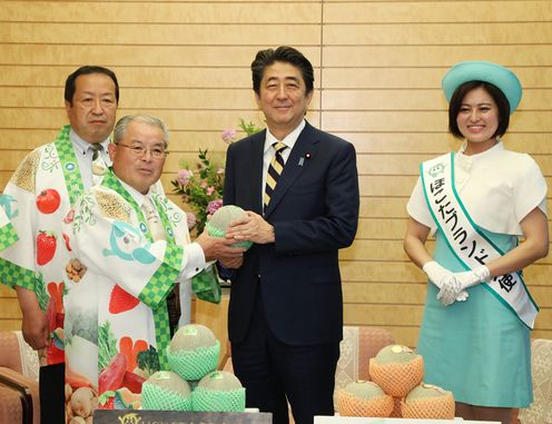 Photograph of the Prime Minister receiving the courtesy call