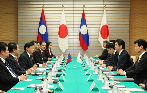 Photograph of the Japan-Laos Summit Meeting