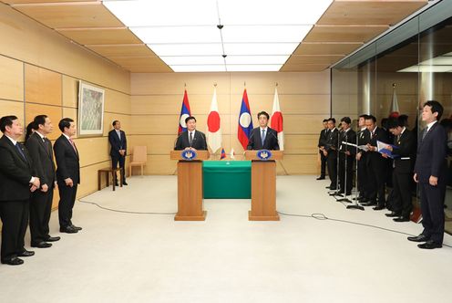 Photograph of the joint press announcement