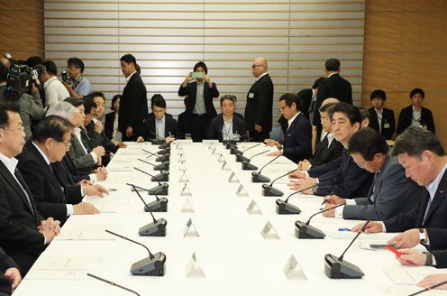 Photograph of the Prime Minister attending the meeting