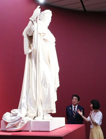 Photograph of the Prime Minister viewing the exhibition