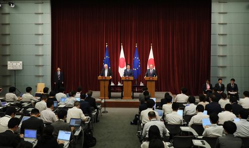 Photograph of the joint press conference